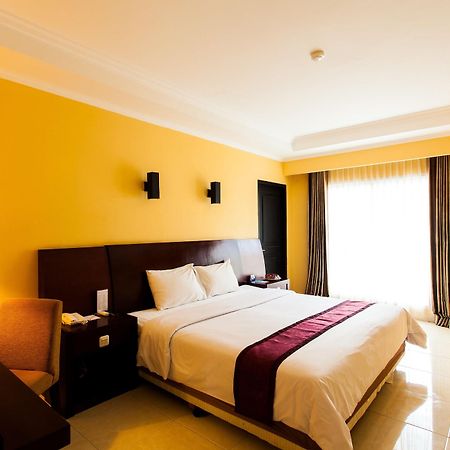 Aston Niu Manokwari Hotel&Conference Center Esterno foto
