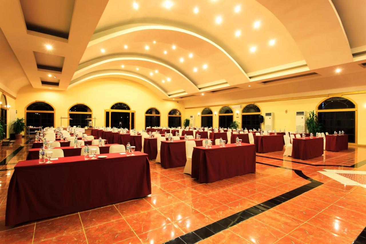 Aston Niu Manokwari Hotel&Conference Center Esterno foto