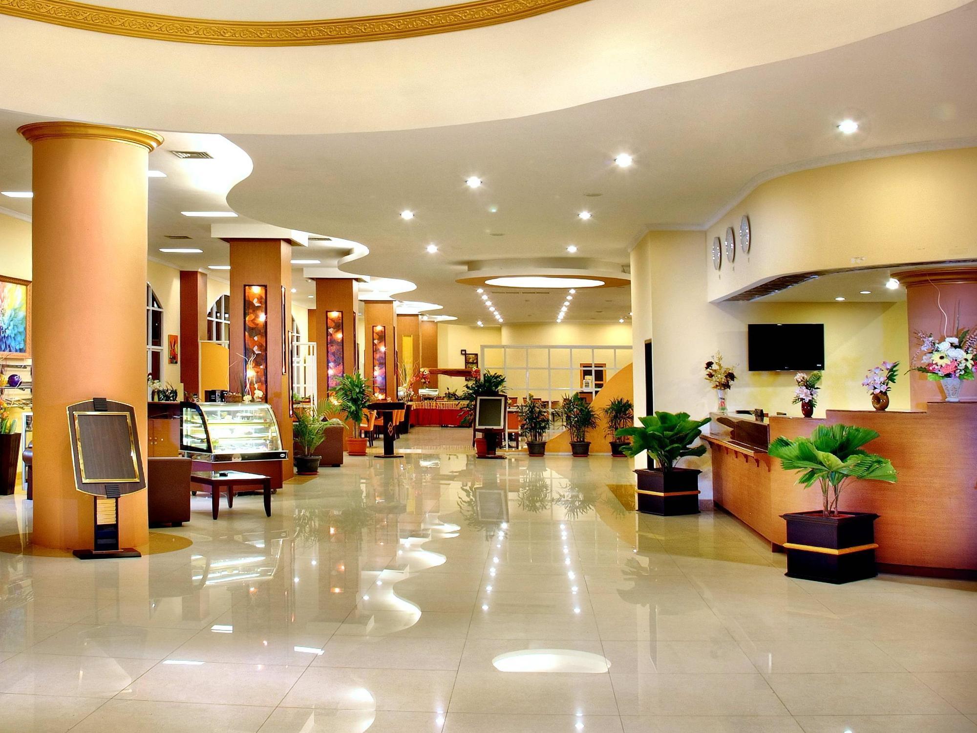 Aston Niu Manokwari Hotel&Conference Center Esterno foto