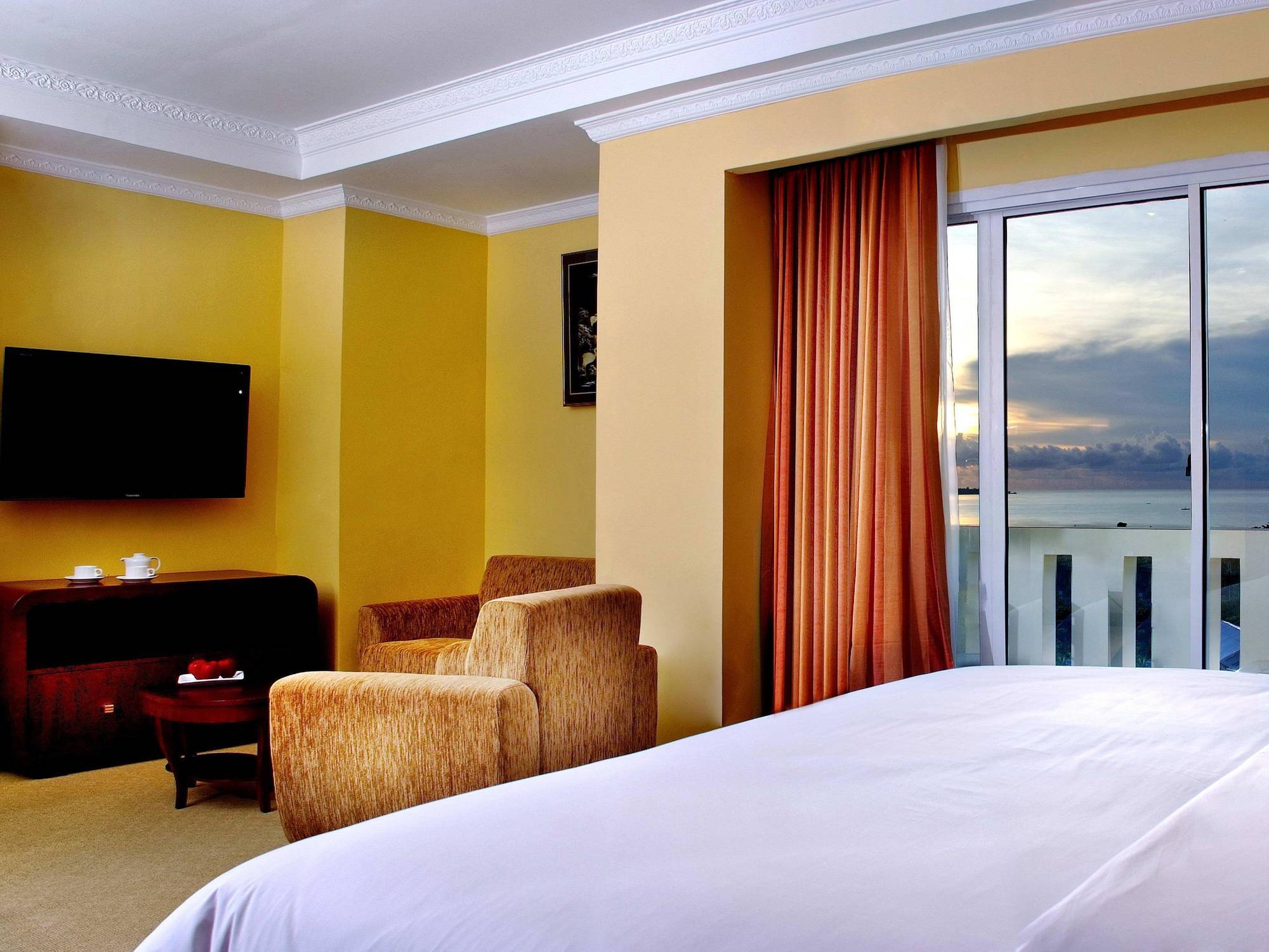 Aston Niu Manokwari Hotel&Conference Center Esterno foto