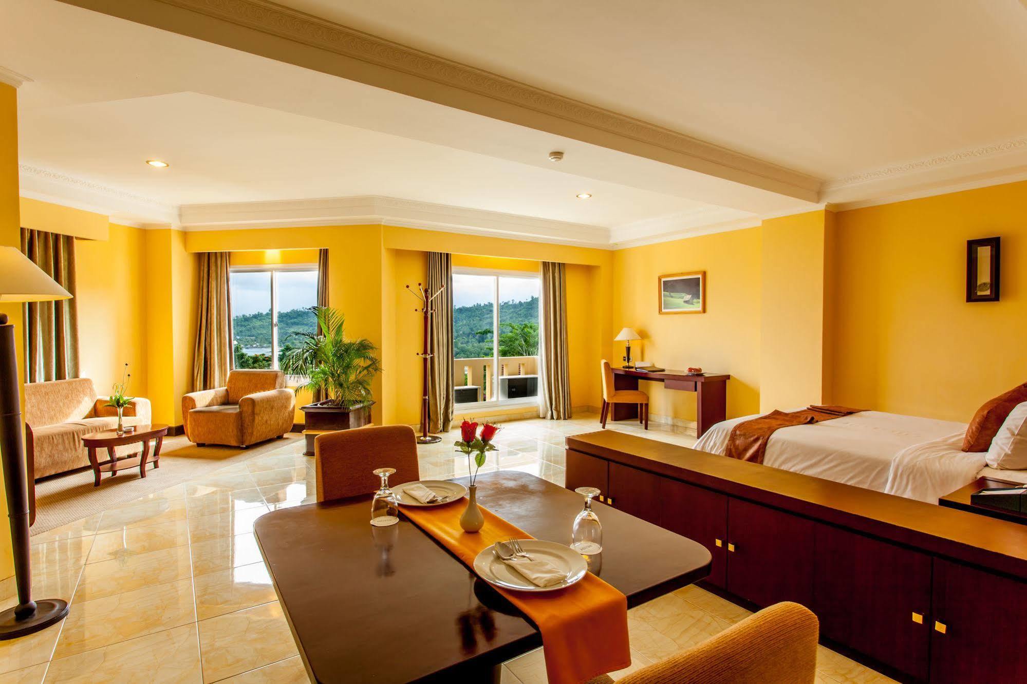 Aston Niu Manokwari Hotel&Conference Center Esterno foto