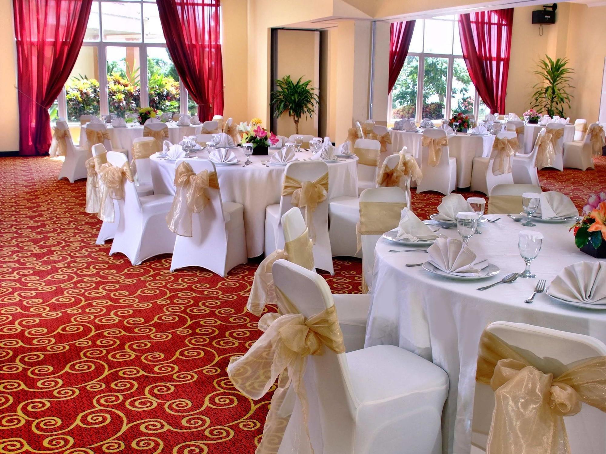 Aston Niu Manokwari Hotel&Conference Center Esterno foto