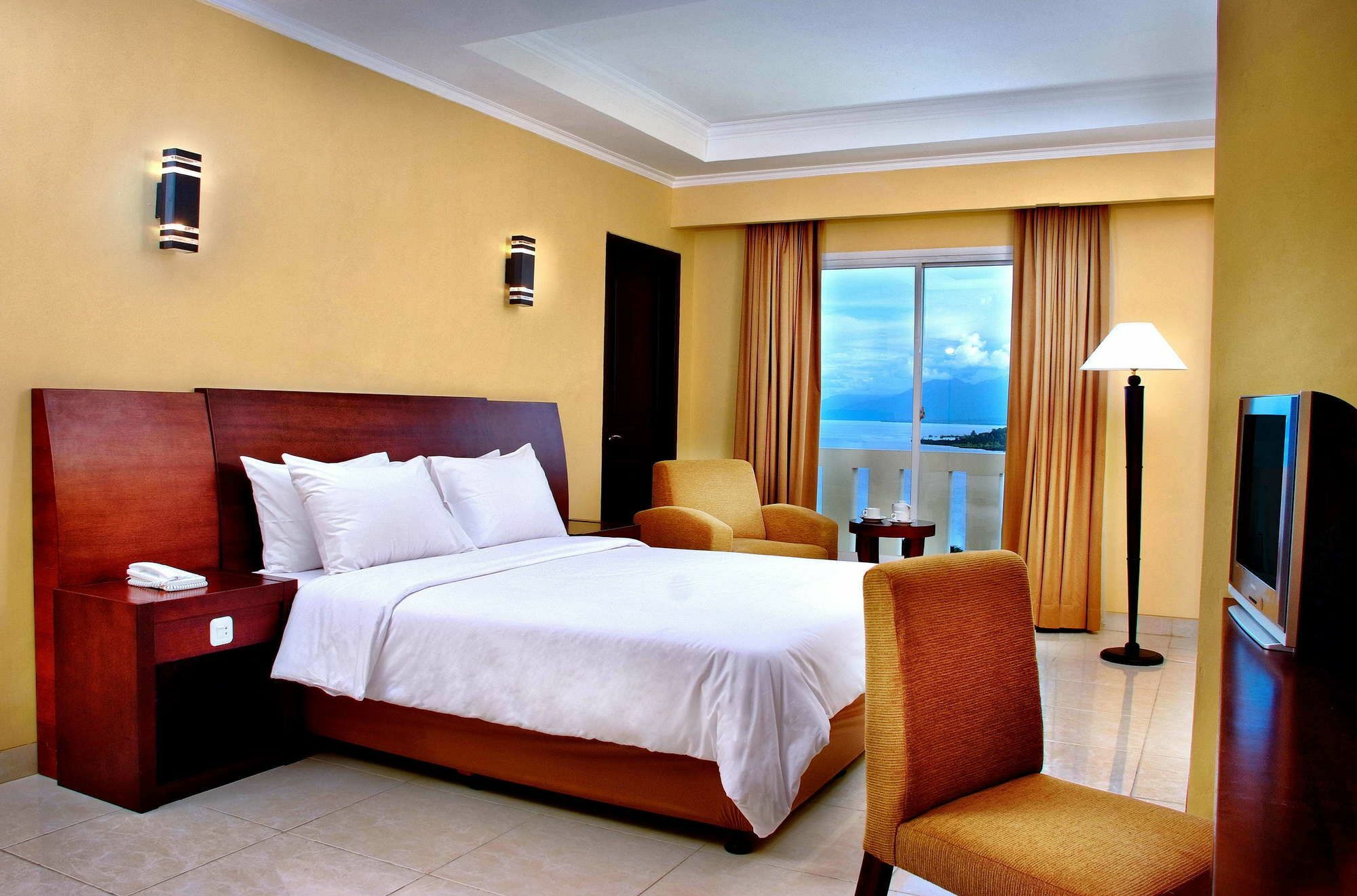 Aston Niu Manokwari Hotel&Conference Center Esterno foto