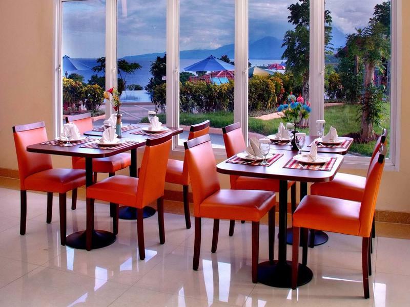 Aston Niu Manokwari Hotel&Conference Center Esterno foto